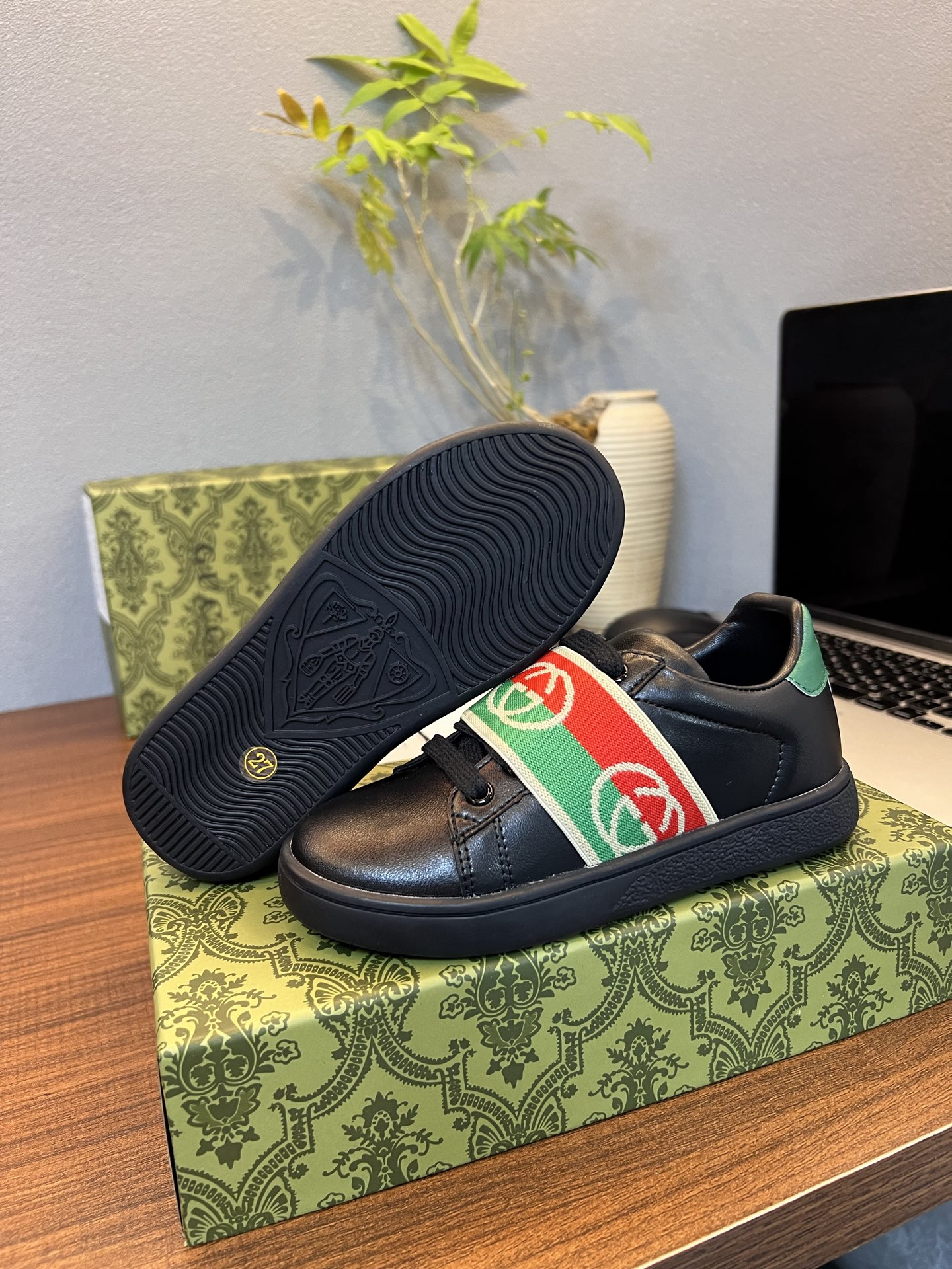 Children's shoes child